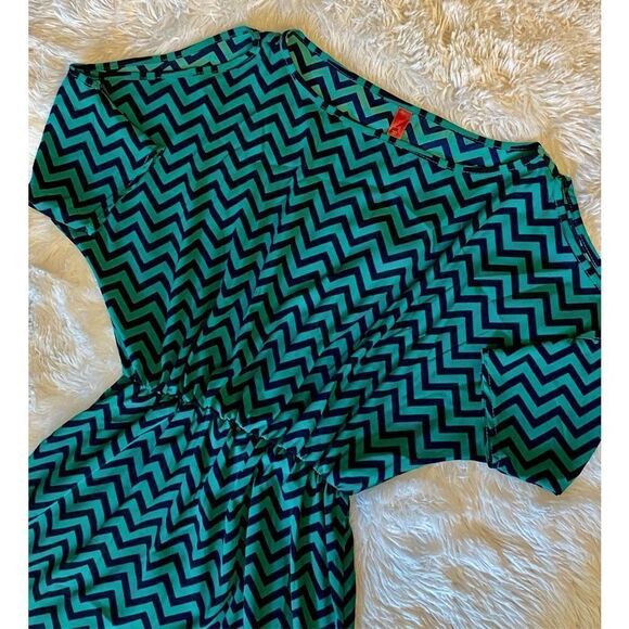 Trac SZ S Woman’s Navy Blue/Teal Green Zigzag Cold Shoulder Dress - Picture 9 of 12